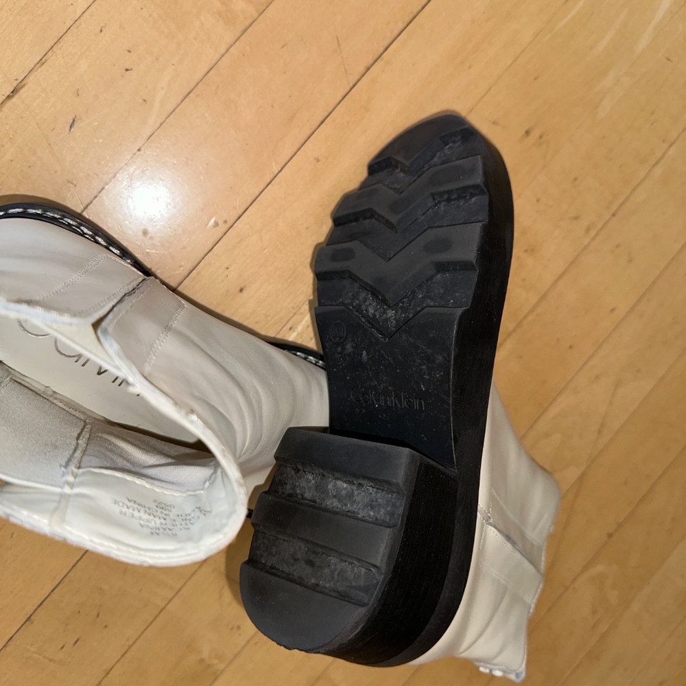 Like New Calvin Klein Amina Chelsea lug sole boot, 6.5,  GD1111 - Picture 8 of 10